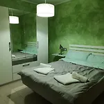 Апартаменты Around The Corner