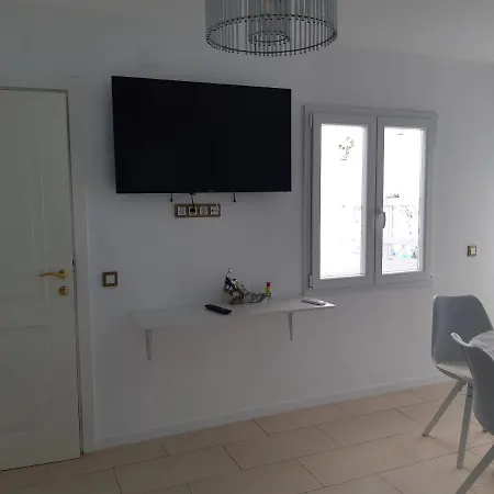 Around The Corner * Τορεβιέχα