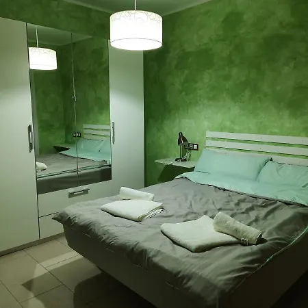 Апартаменты Around The Corner