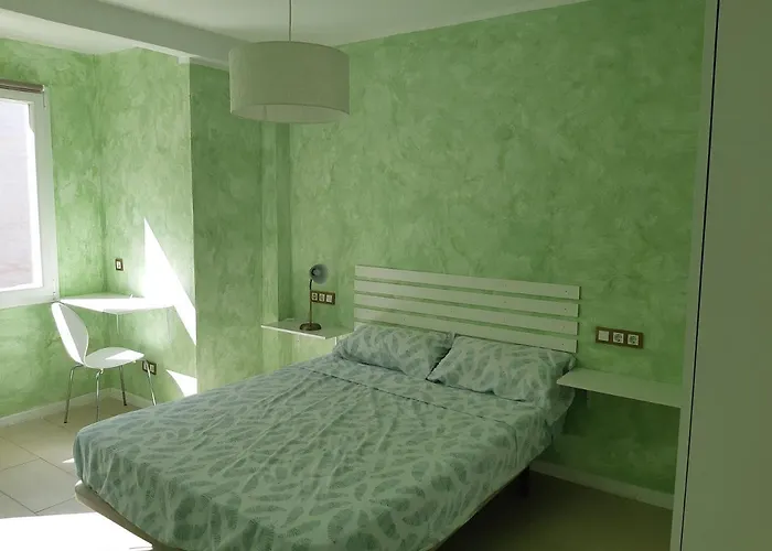 Around The Corner 아파트